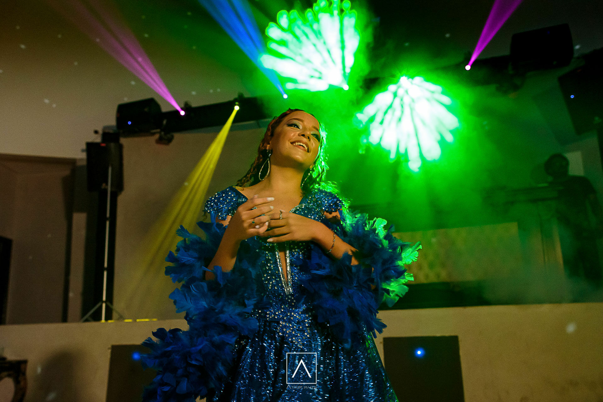 Foto Alexia na sua festa de 15 anos Foto Alexia na sua festa de 15 anos - Imagem 18