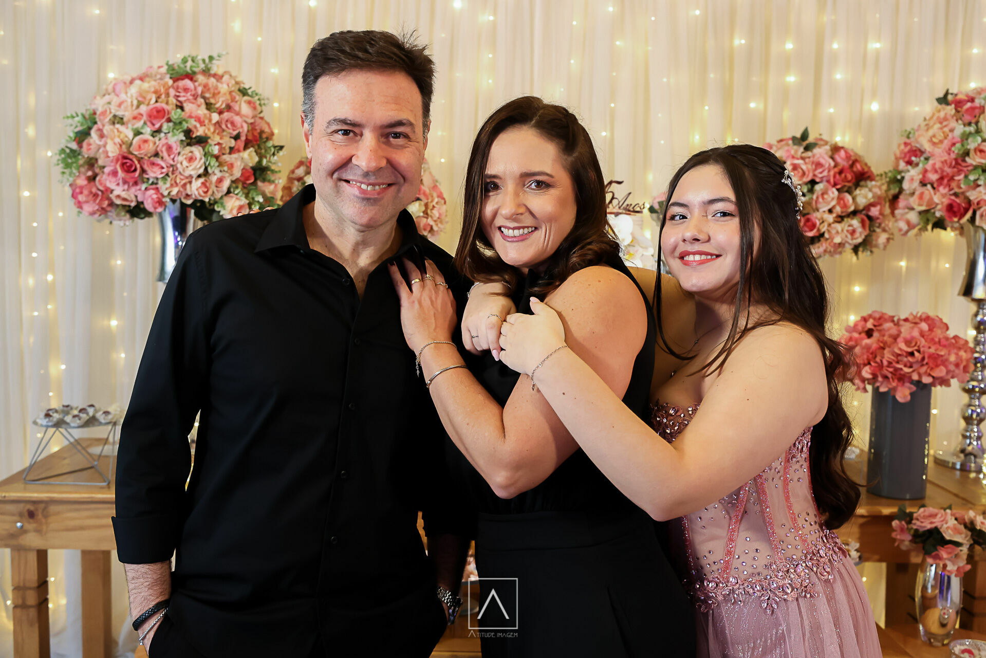 Foto Festa de 15 Anos da Heloisa: Magia e Celebração no Espaço Buffet Klaus Foto Festa de 15 Anos da Heloisa: Magia e Celebração no Espaço Buffet Klaus - Imagem 11