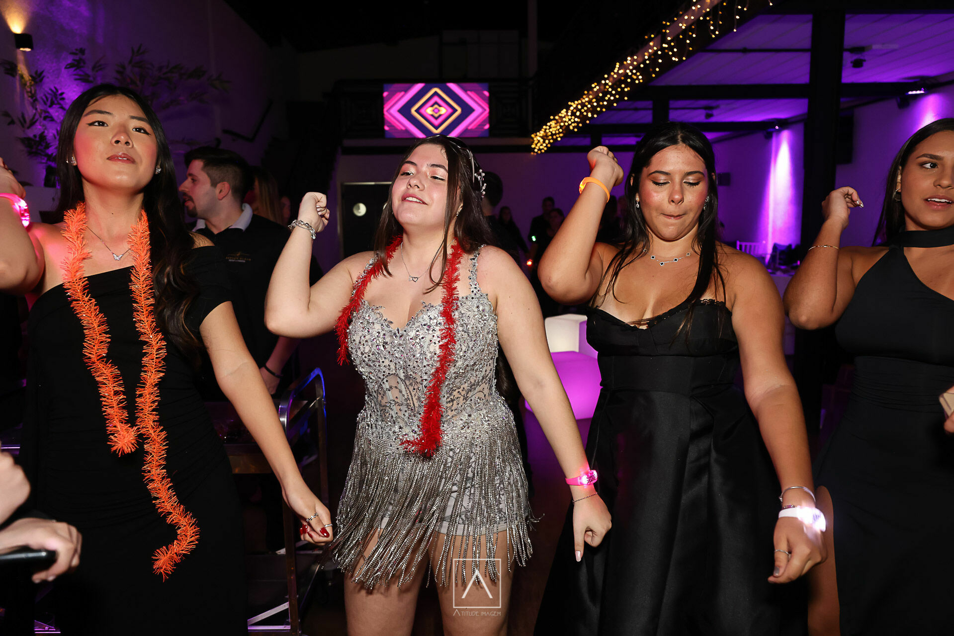 Foto Festa de 15 Anos da Heloisa: Magia e Celebração no Espaço Buffet Klaus Foto Festa de 15 Anos da Heloisa: Magia e Celebração no Espaço Buffet Klaus - Imagem 64