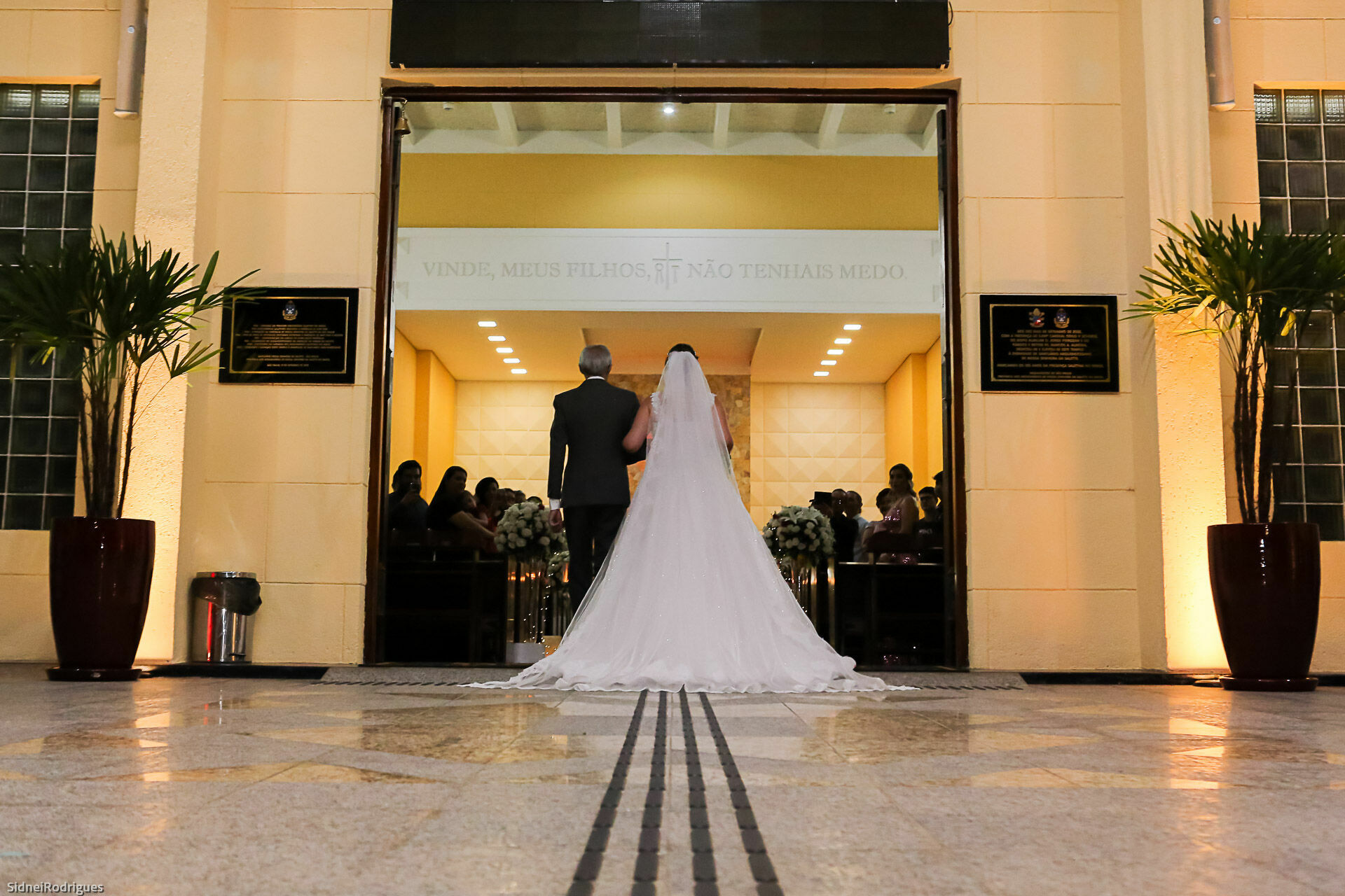 Foto Casamento Carol e Alexandre: Uma Celebração de Amor e Fé - Imagem 2