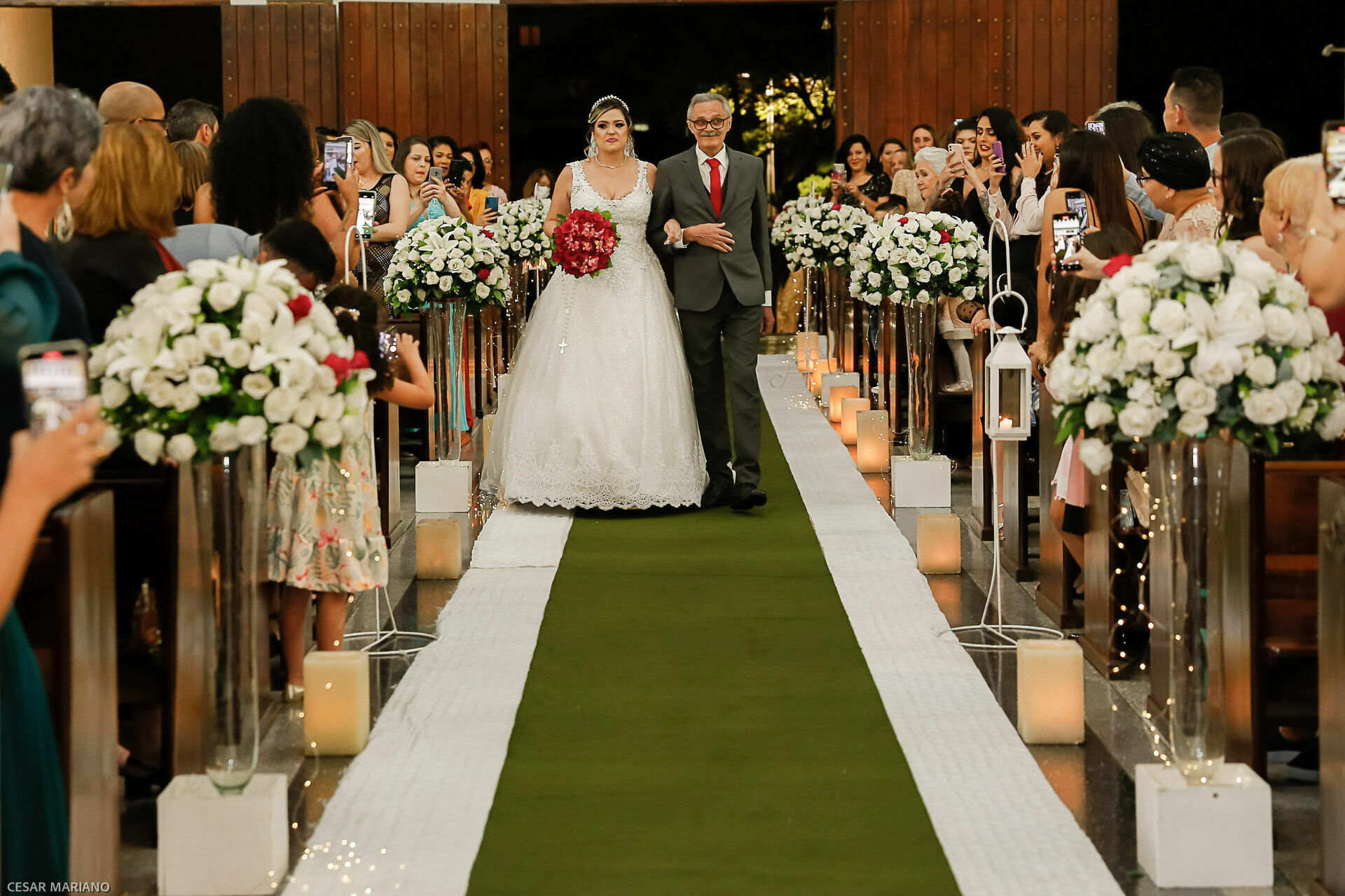 Foto Casamento Carol e Alexandre: Uma Celebração de Amor e Fé - Imagem 4