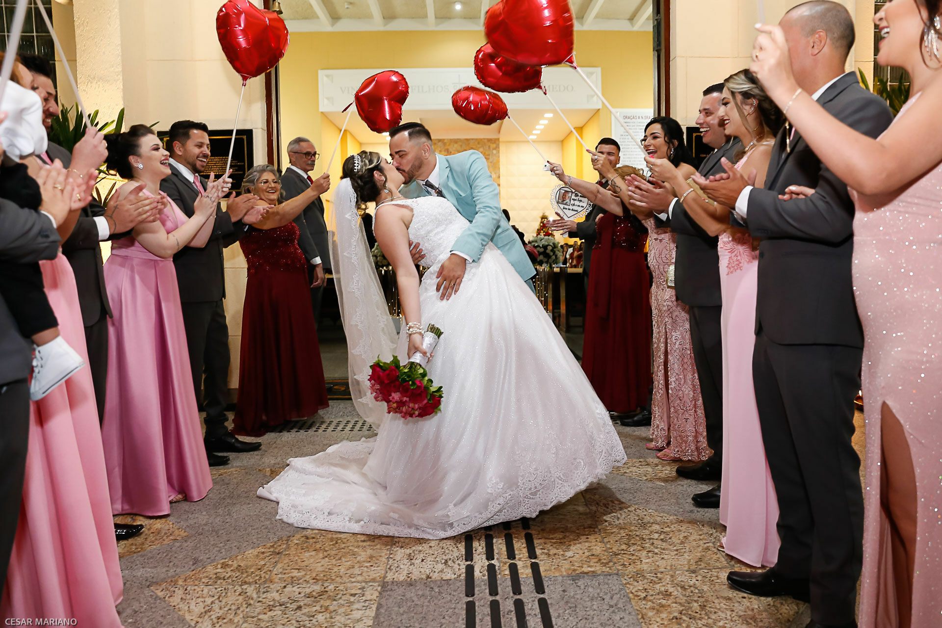 Foto Casamento Carol e Alexandre: Uma Celebração de Amor e Fé - Imagem 26