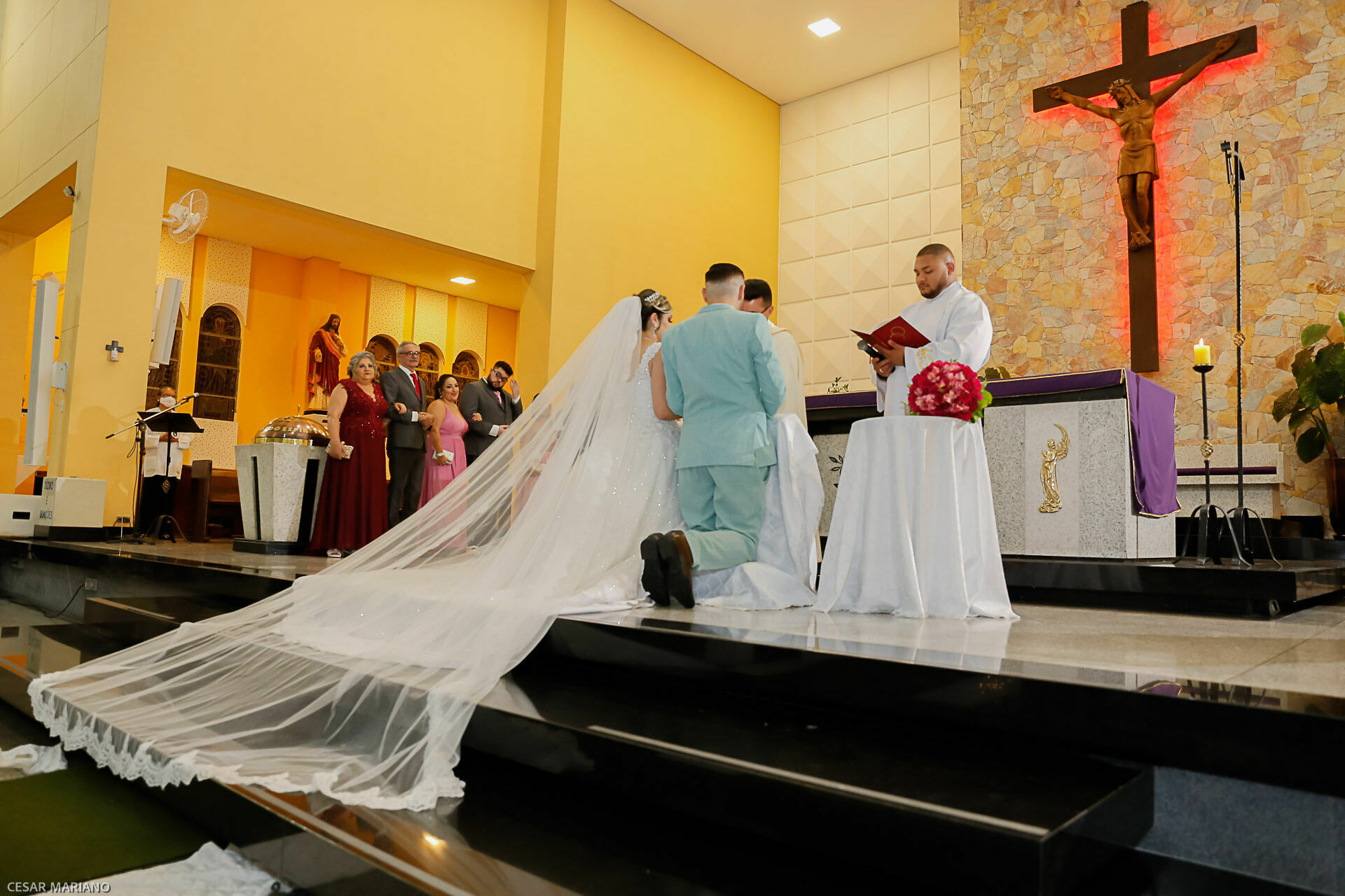 Foto Casamento Carol e Alexandre: Uma Celebração de Amor e Fé - Imagem 18