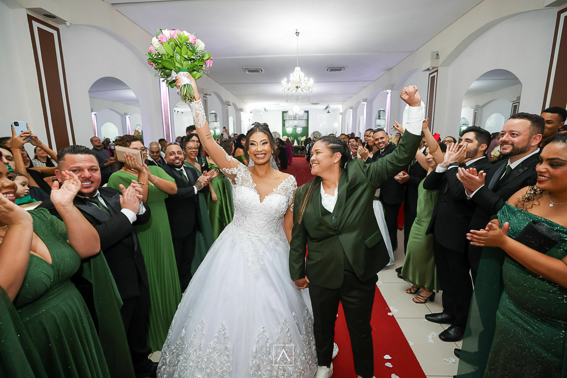 Foto Casamento Gabriela e Paula: Um Brinde ao Amor e à Elegância na Mansão Marion ✨ - Imagem 8