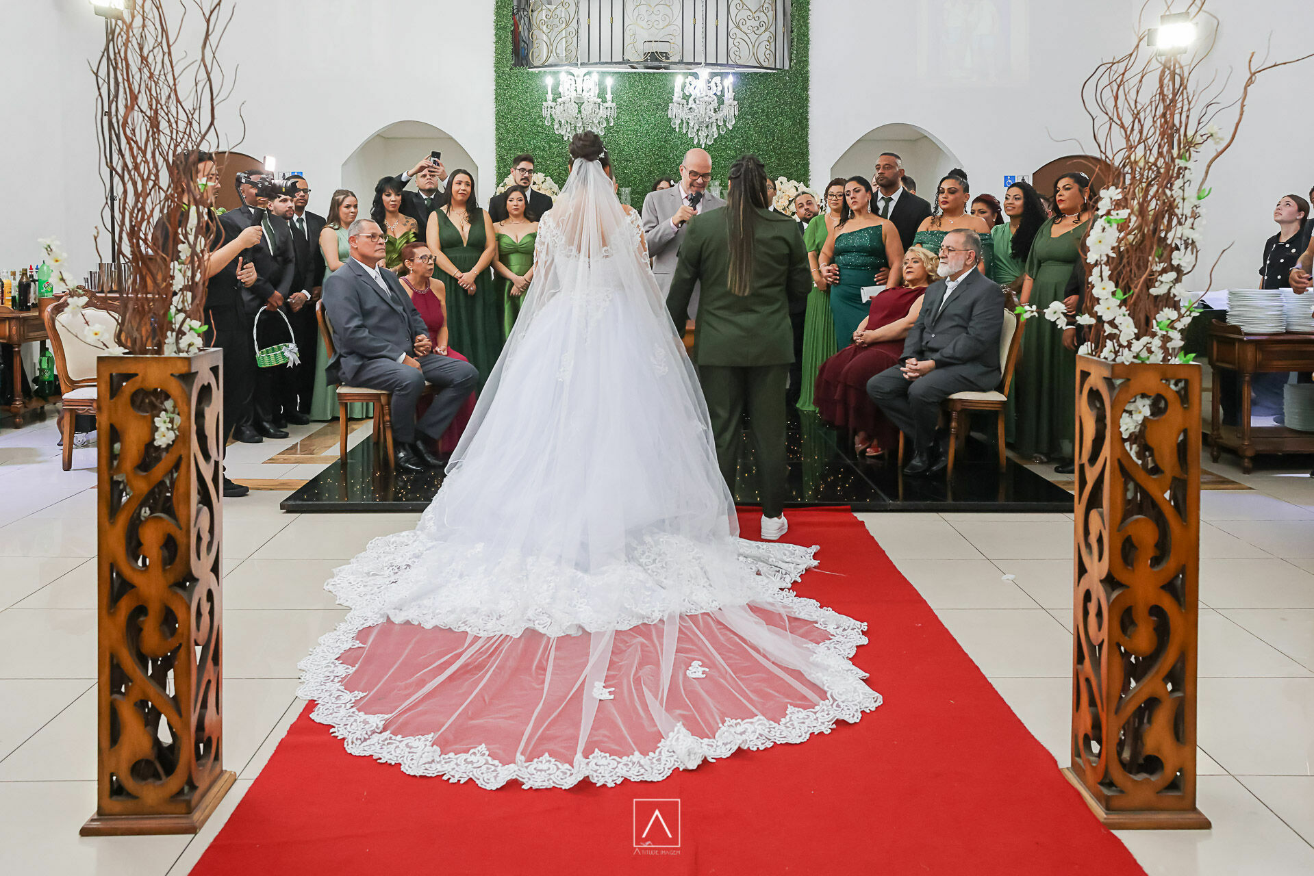 Foto Casamento Gabriela e Paula: Um Brinde ao Amor e à Elegância na Mansão Marion ✨ - Imagem 32