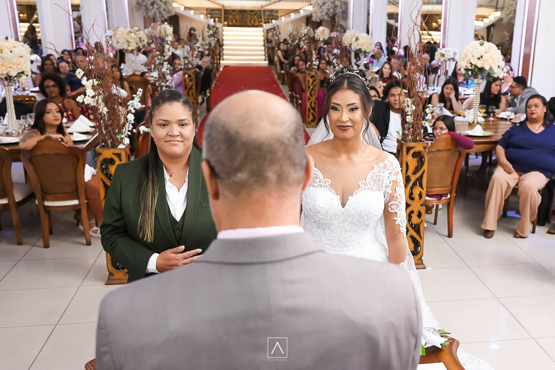 Foto Casamento Gabriela e Paula: Um Brinde ao Amor e à Elegância na Mansão Marion ✨ - Imagem 35
