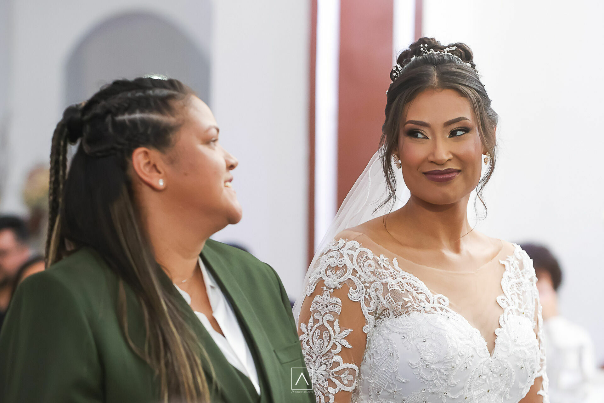 Foto Casamento Gabriela e Paula: Um Brinde ao Amor e à Elegância na Mansão Marion ✨ - Imagem 37