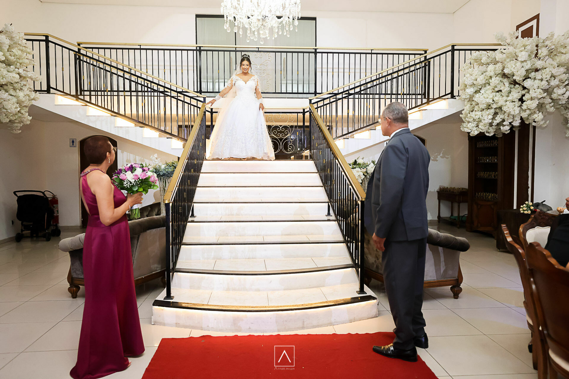 Foto Casamento Gabriela e Paula: Um Brinde ao Amor e à Elegância na Mansão Marion ✨ - Imagem 29