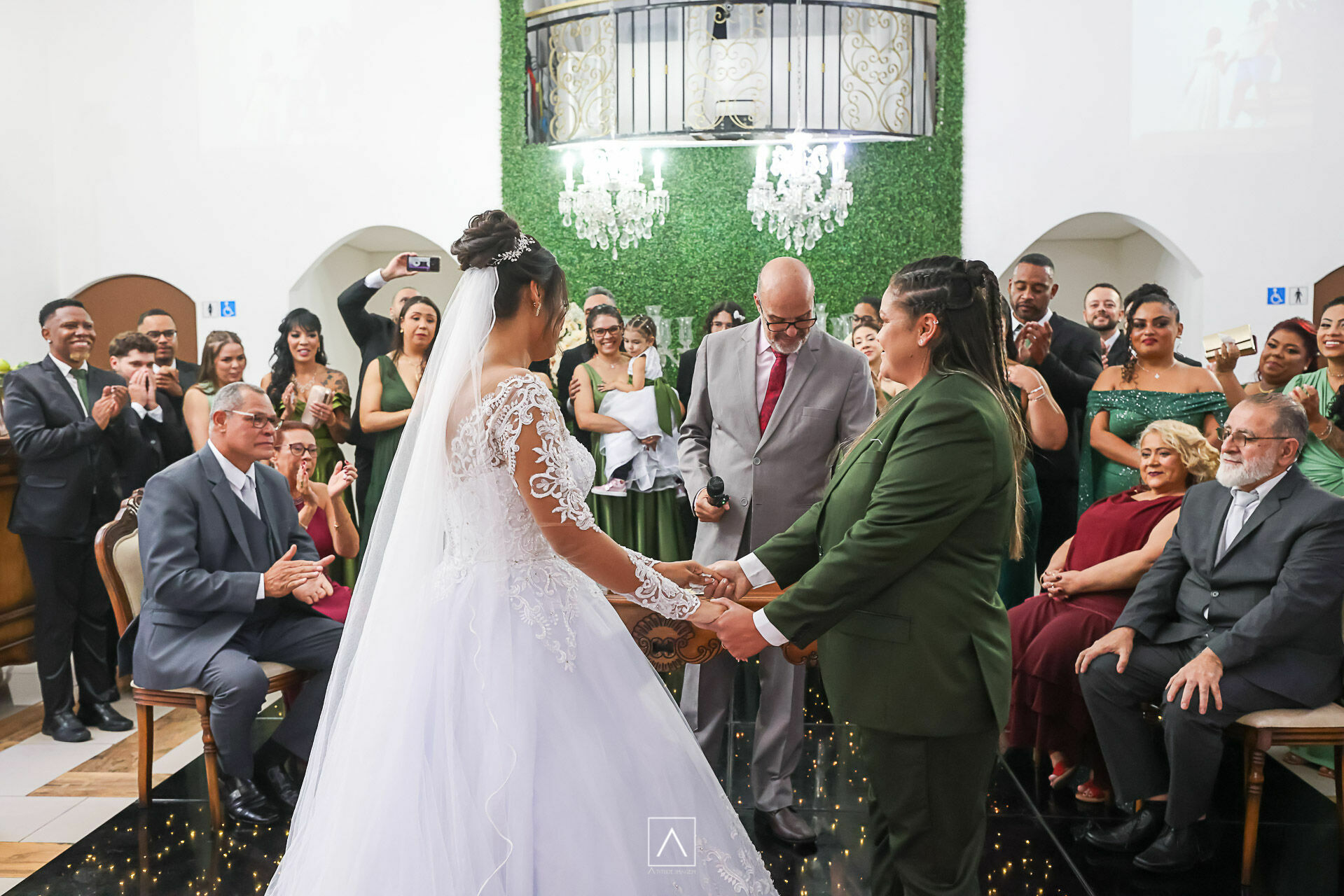 Foto Casamento Gabriela e Paula: Um Brinde ao Amor e à Elegância na Mansão Marion ✨ - Imagem 4