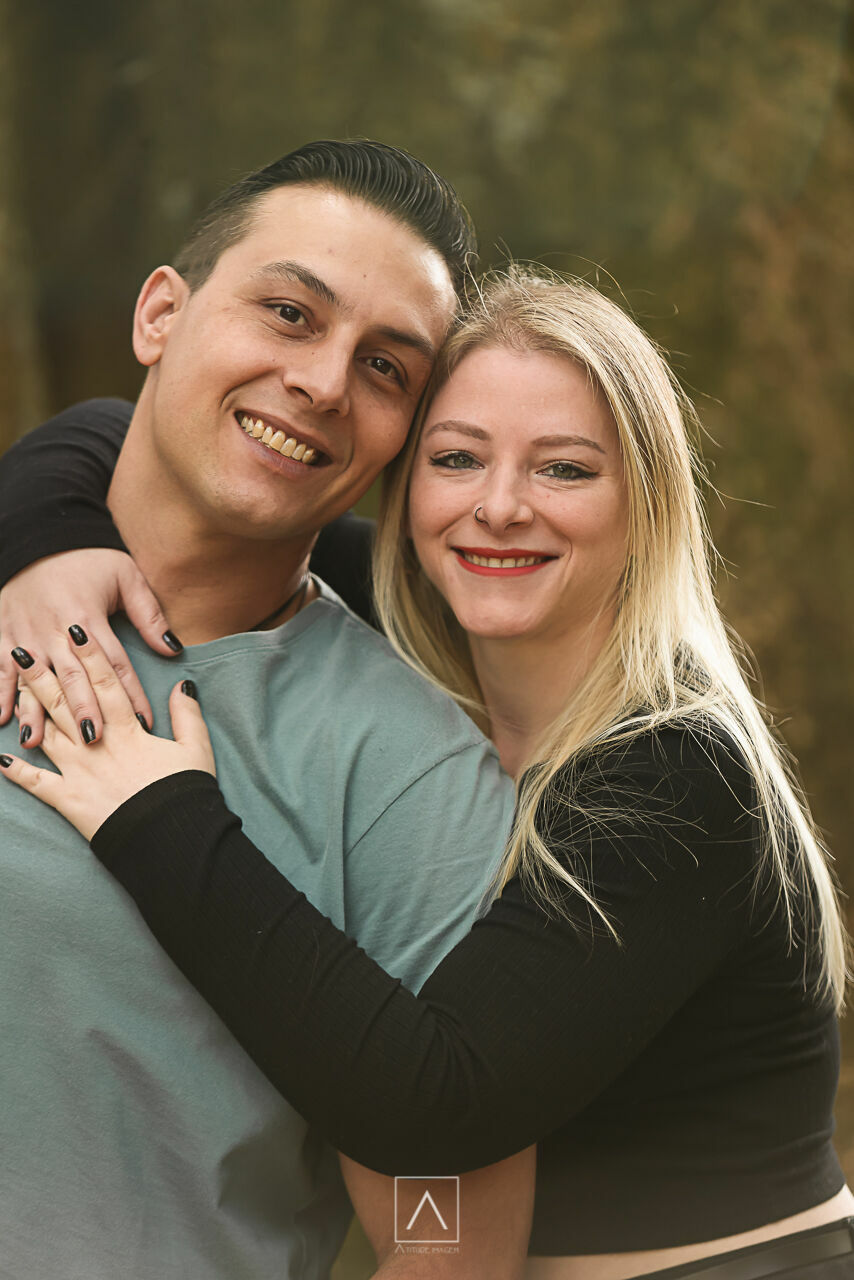 Foto Ensaio Pré-Wedding Thiago e Jacqueline: Um Dia de Sol e Conexão no Horto Florestal ✨ - Imagem 1