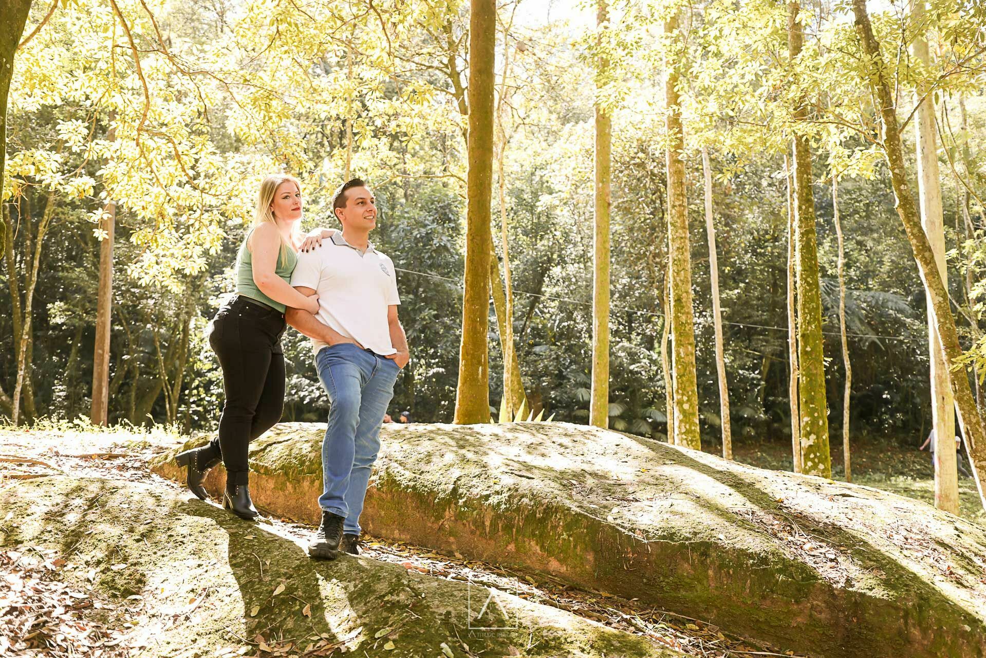 Foto Ensaio Pré-Wedding Thiago e Jacqueline: Um Dia de Sol e Conexão no Horto Florestal ✨ - Imagem 13