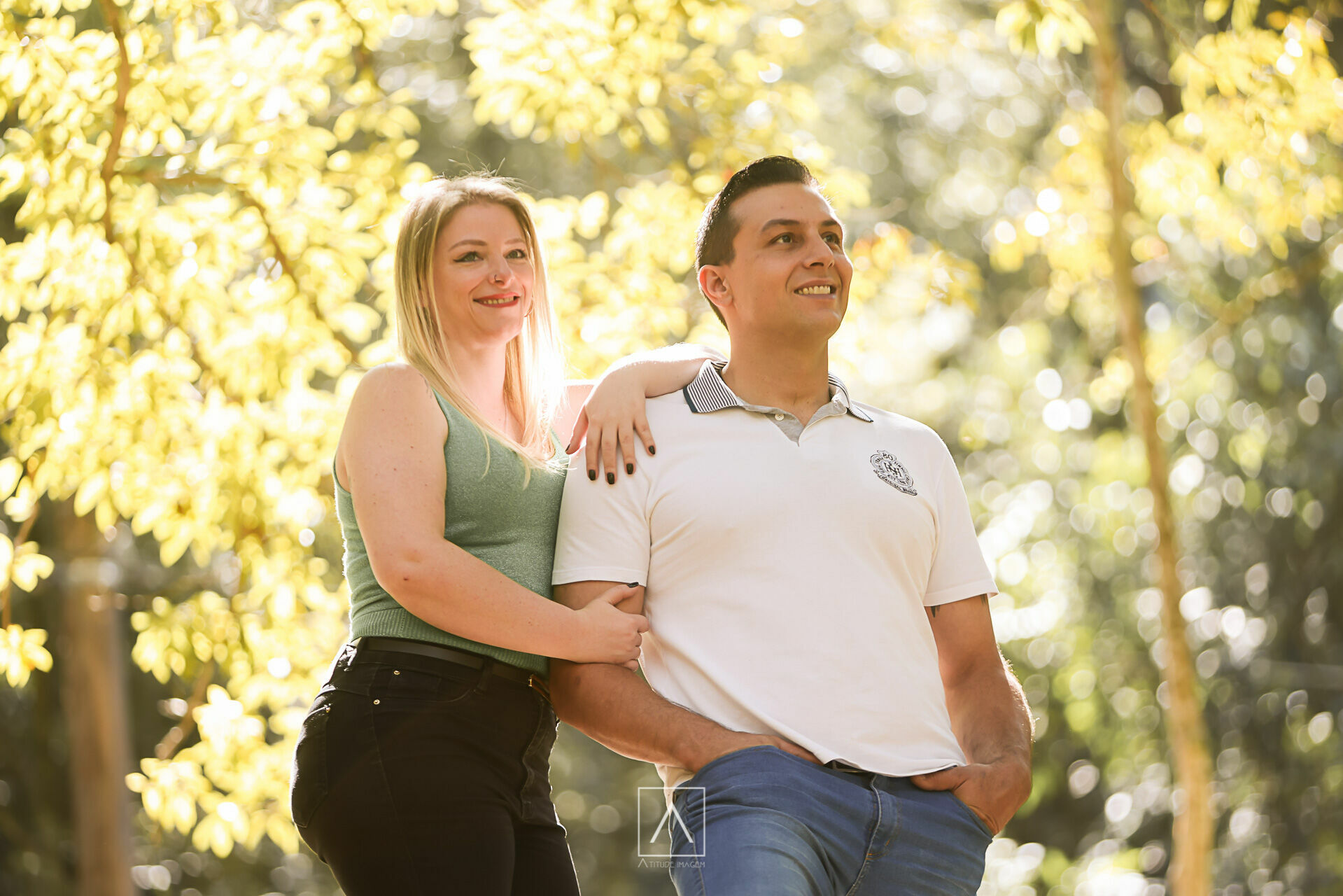 Foto Ensaio Pré-Wedding Thiago e Jacqueline: Um Dia de Sol e Conexão no Horto Florestal ✨ - Imagem 14