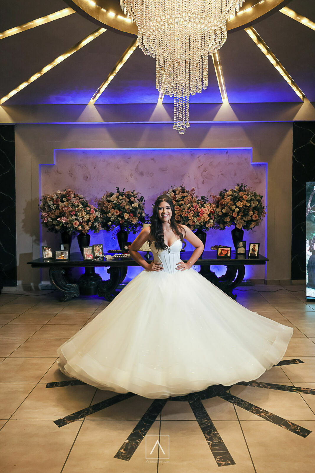 Foto Festa de 15 Anos no Espaço e Buffet Sarah Soleil: A Inesquecível Celebração da Debutante Maisa - Imagem 10