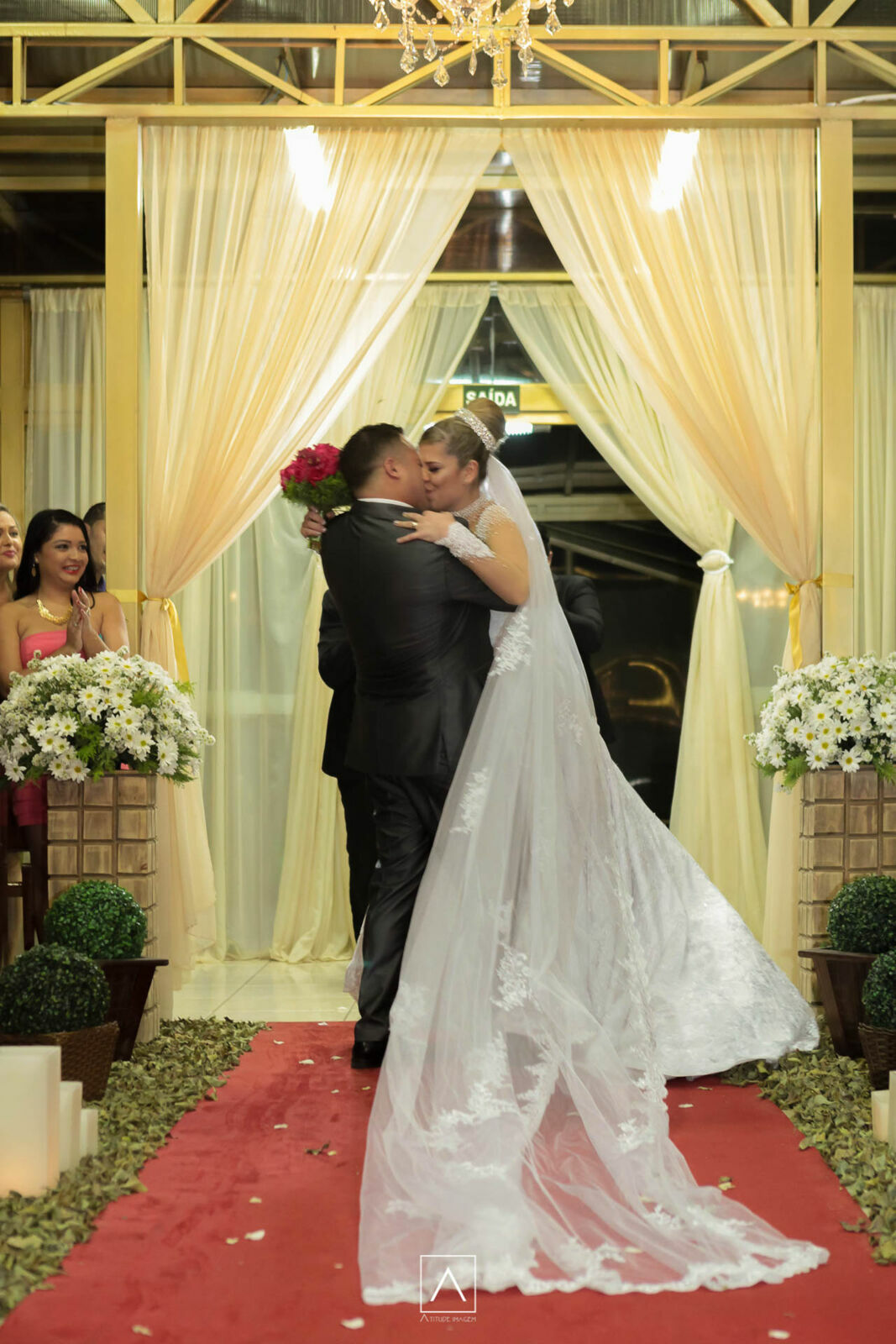 Foto O Casamento Inesquecível de Karol e Rômulo no Espaço Renascença: Amor, Sofisticação e Emoção - Imagem 8