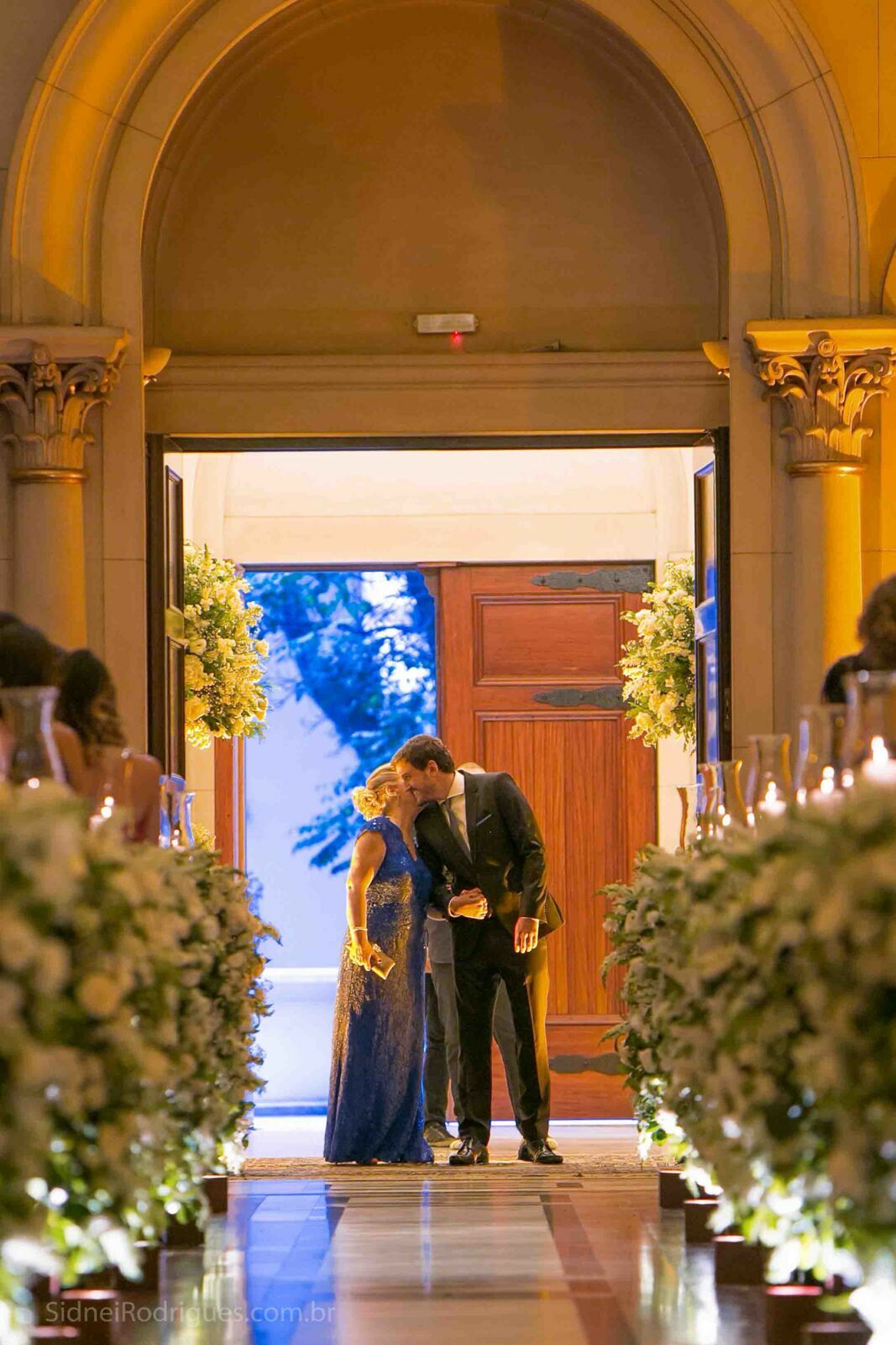 Foto O Casamento Inesquecível de Carolina e Danilo: Cerimônia na Capela Sion e Recepção no Nacional Club (Higienópolis – SP) - Imagem 8