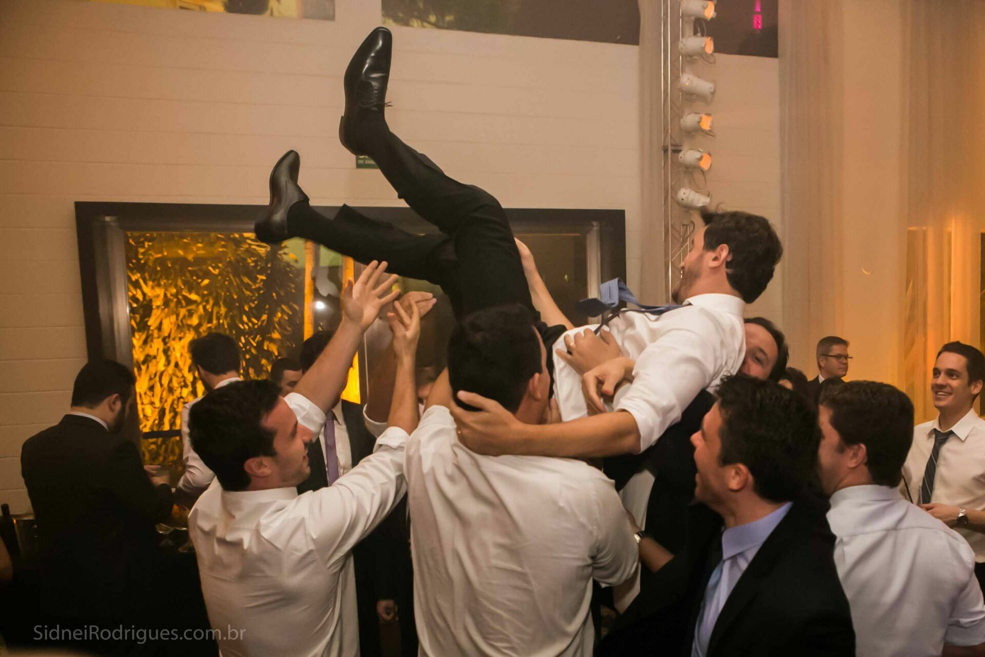 Foto O Casamento Inesquecível de Carolina e Danilo: Cerimônia na Capela Sion e Recepção no Nacional Club (Higienópolis – SP) - Imagem 34