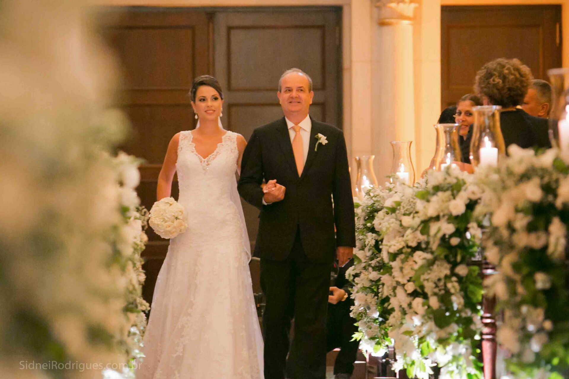Foto O Casamento Inesquecível de Carolina e Danilo: Cerimônia na Capela Sion e Recepção no Nacional Club (Higienópolis – SP) - Imagem 11
