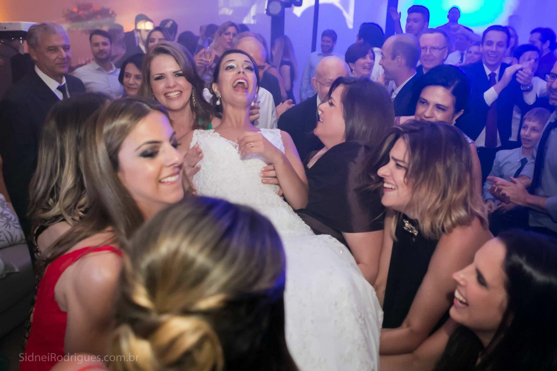 Foto O Casamento Inesquecível de Carolina e Danilo: Cerimônia na Capela Sion e Recepção no Nacional Club (Higienópolis – SP) - Imagem 35