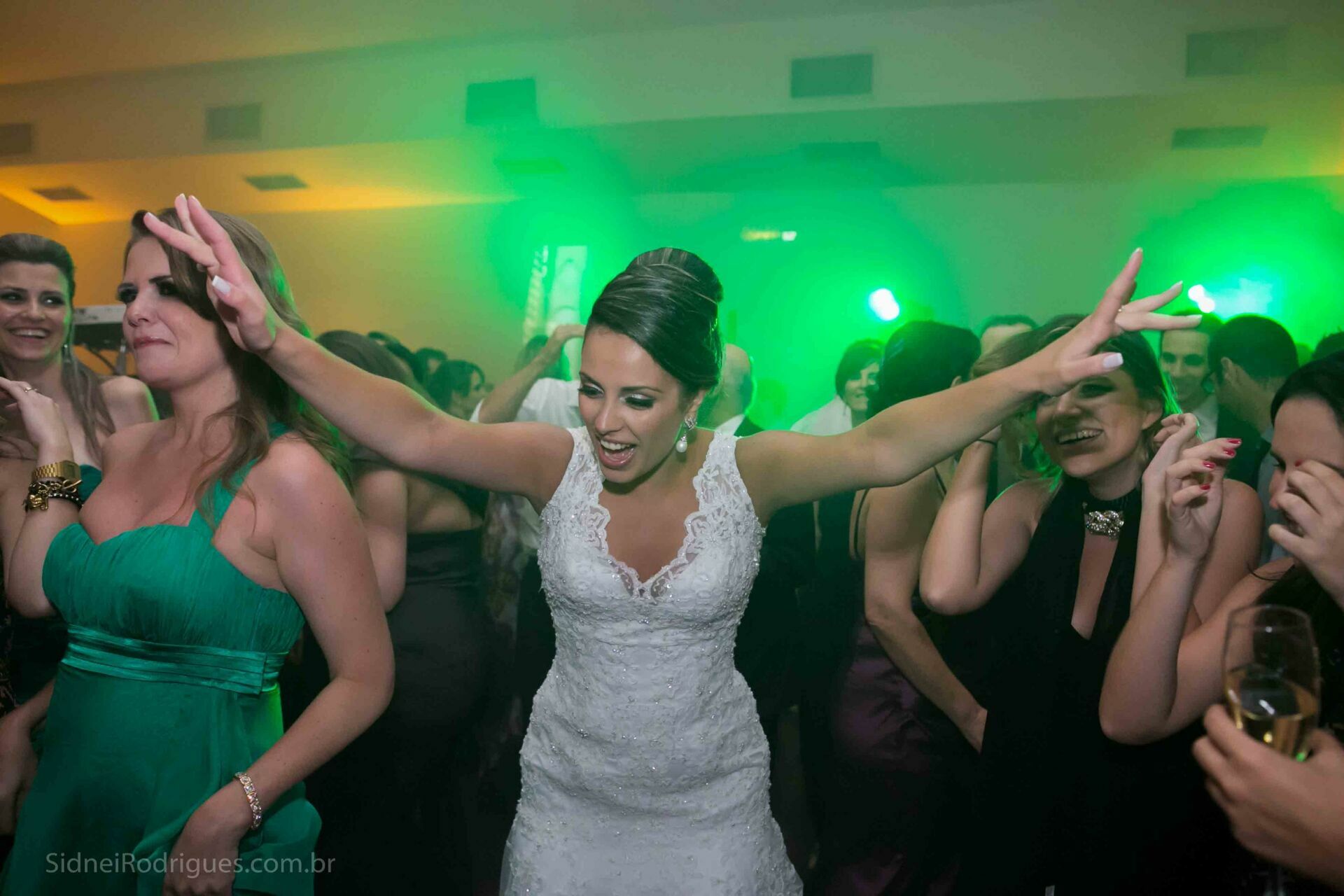 Foto O Casamento Inesquecível de Carolina e Danilo: Cerimônia na Capela Sion e Recepção no Nacional Club (Higienópolis – SP) - Imagem 36